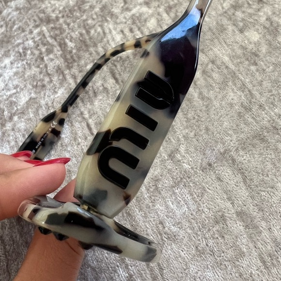 MIU MIU SUNGLASSES IN GREAT CONDITION AND EXCELLENT PRICE - Picture 5 of 8
